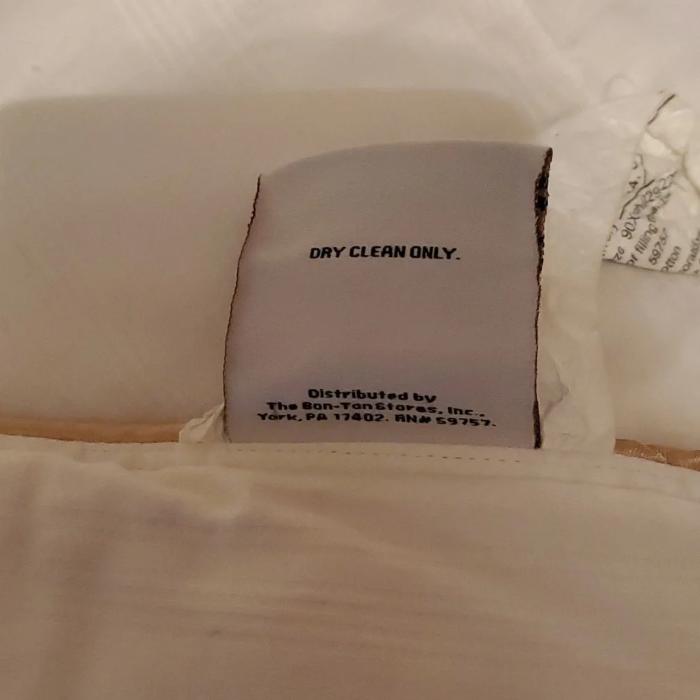 Casa by Victor Alfaro White‎ Down Queen 90